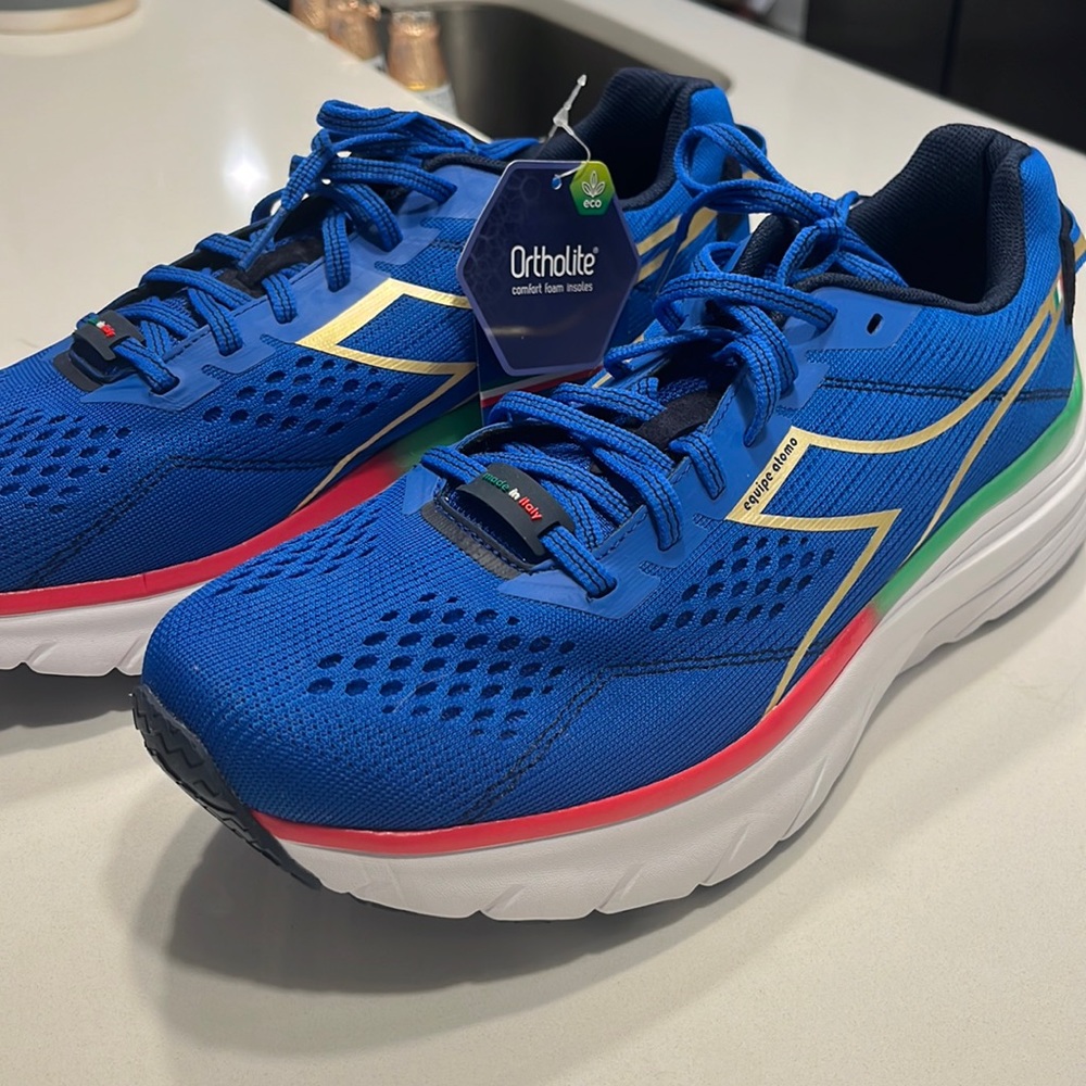 Brand new, never been worn men’s Diadora size 10